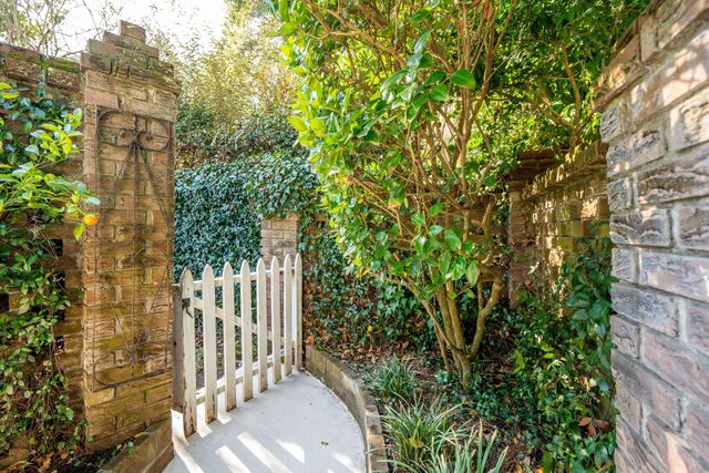 352 Confederate Circle, Charleston, SC 29407