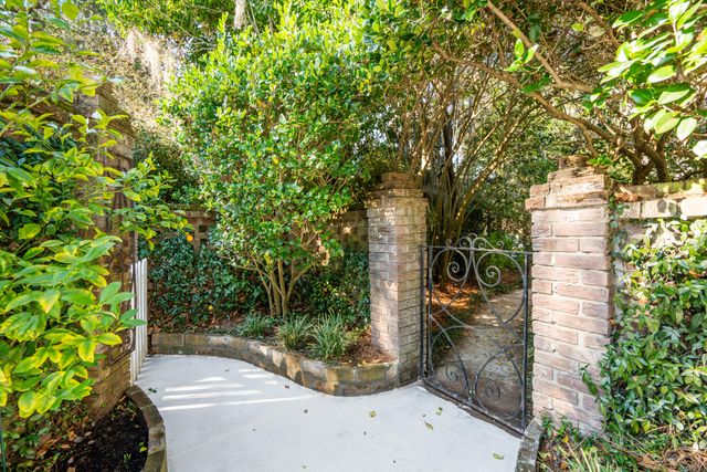 352 Confederate Circle, Charleston, SC 29407