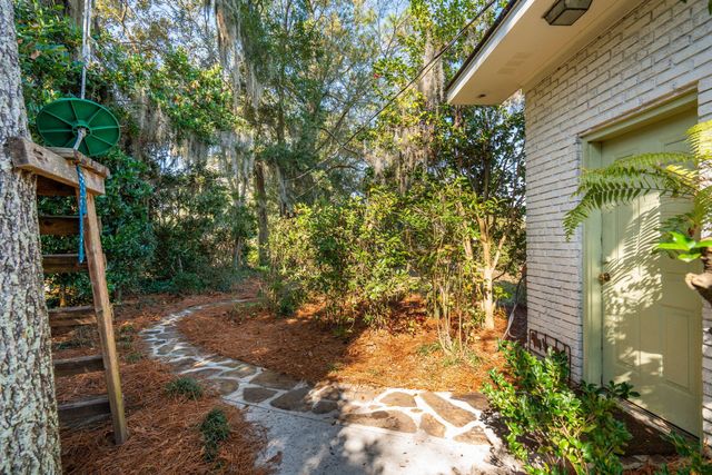 352 Confederate Circle, Charleston, SC 29407
