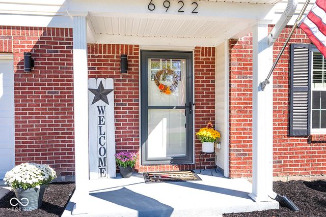 6922 W Briarwood Boulevard, New Palestine, IN 46163