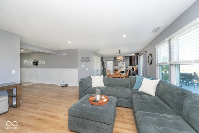 6922 W Briarwood Boulevard, New Palestine, IN 46163