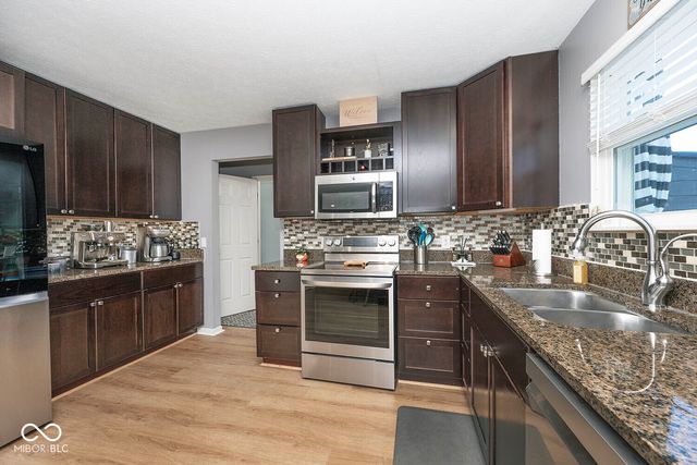 6922 W Briarwood Boulevard, New Palestine, IN 46163