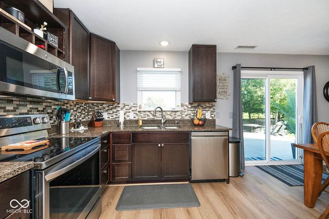 6922 W Briarwood Boulevard, New Palestine, IN 46163