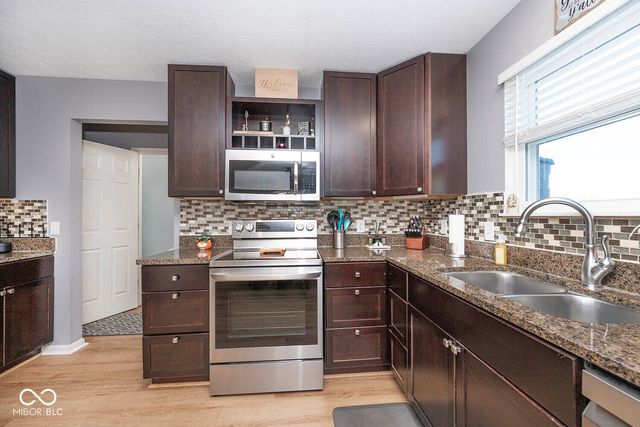 6922 W Briarwood Boulevard, New Palestine, IN 46163