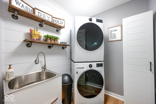 6922 W Briarwood Boulevard, New Palestine, IN 46163