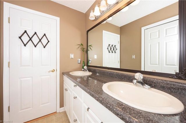 176 Forest Meadow Lane, Clemmons, NC 27012