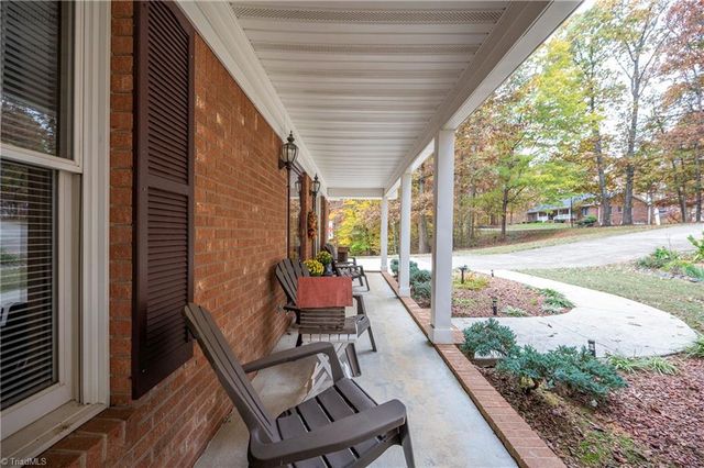176 Forest Meadow Lane, Clemmons, NC 27012