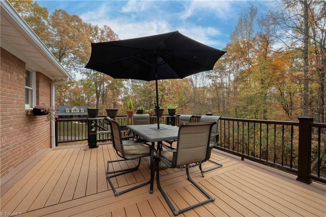 176 Forest Meadow Lane, Clemmons, NC 27012