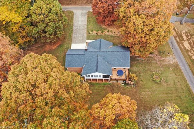 176 Forest Meadow Lane, Clemmons, NC 27012