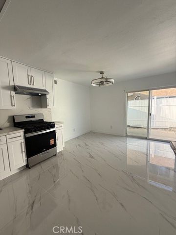 16682 Goldenwest 3, Huntington Beach, CA 92647