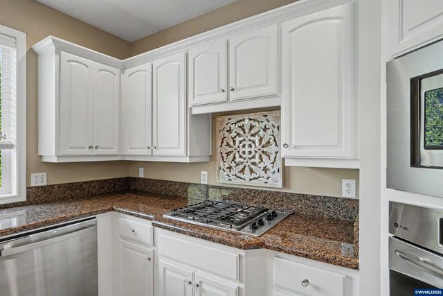5911 SW Banyon Cir, Corvallis, OR 97333