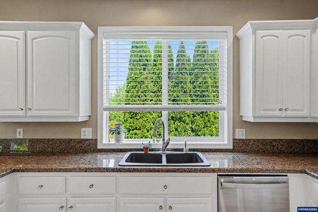 5911 SW Banyon Cir, Corvallis, OR 97333