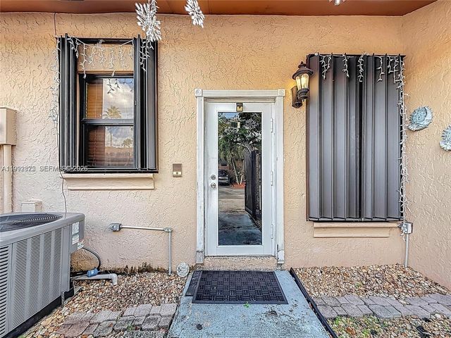 6722 NW 192nd Lane, Hialeah, FL 33015