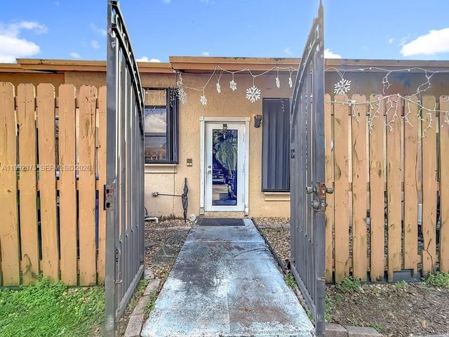 6722 NW 192nd Lane, Hialeah, FL 33015