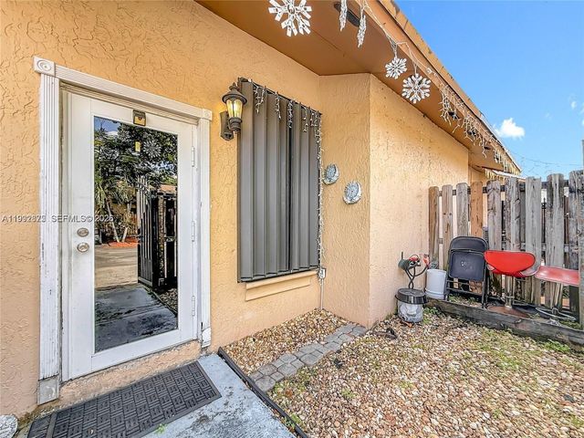6722 NW 192nd Lane, Hialeah, FL 33015
