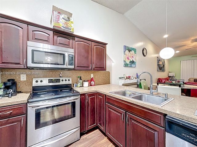 6722 NW 192nd Lane, Hialeah, FL 33015