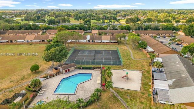 6722 NW 192nd Lane, Hialeah, FL 33015