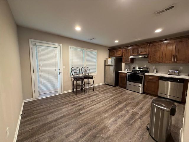 108 SE 25TH Street, Oak Grove, MO 64075