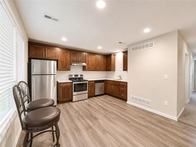 108 SE 25TH Street, Oak Grove, MO 64075