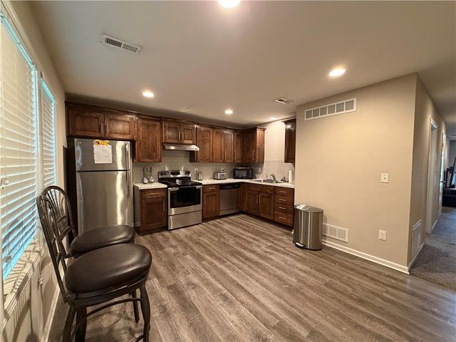 108 SE 25TH Street, Oak Grove, MO 64075