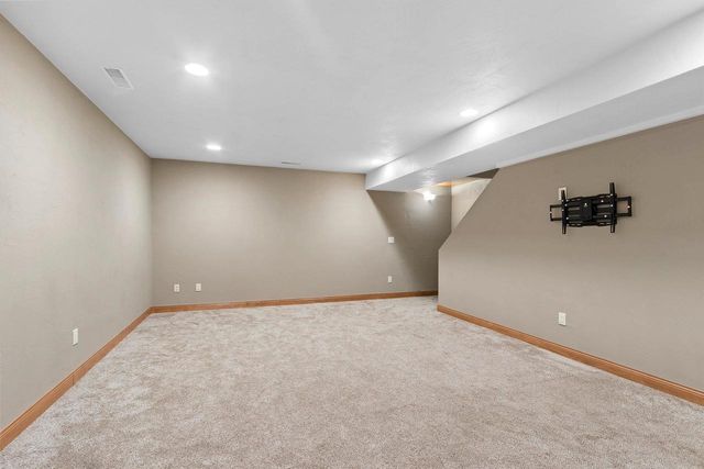 W6164 SHAGBARK HICKORY LANE, Menasha, WI 54952