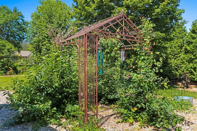 W6164 SHAGBARK HICKORY LANE, Menasha, WI 54952