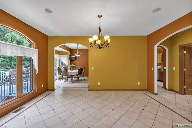 32404 Maria Court, Livonia, MI 48152