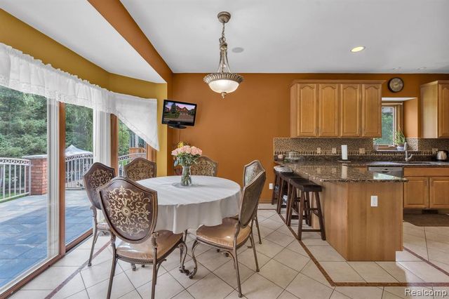 32404 Maria Court, Livonia, MI 48152
