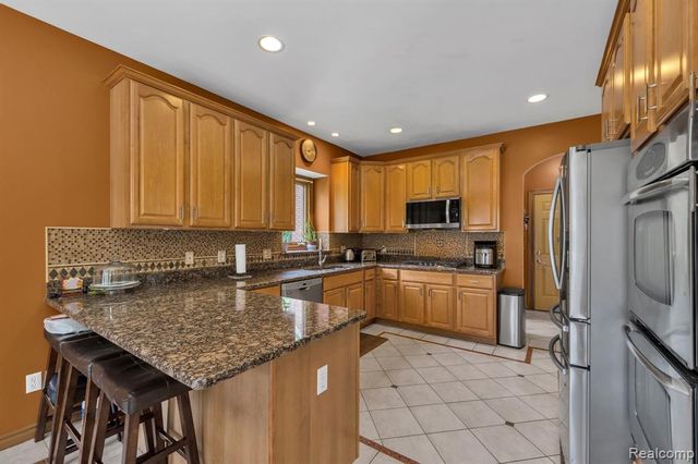 32404 Maria Court, Livonia, MI 48152