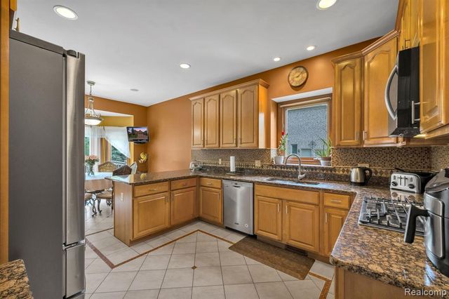 32404 Maria Court, Livonia, MI 48152