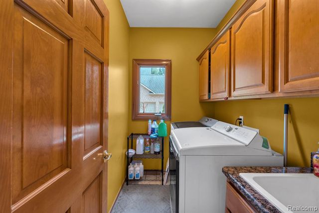 32404 Maria Court, Livonia, MI 48152