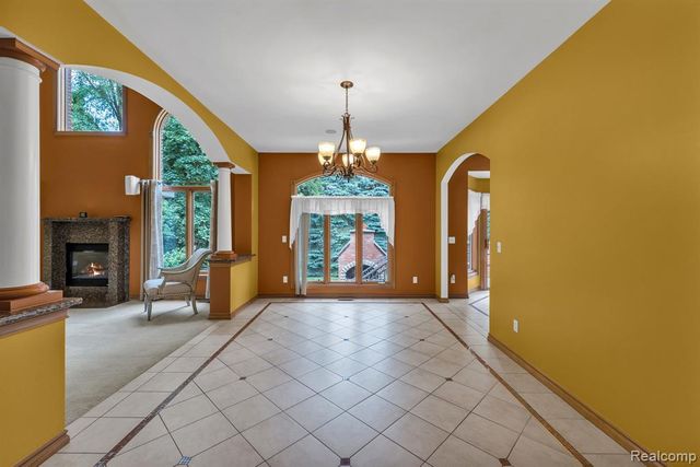32404 Maria Court, Livonia, MI 48152