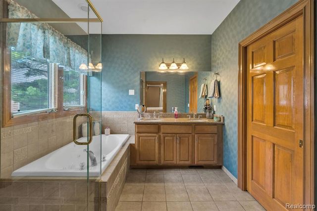 32404 Maria Court, Livonia, MI 48152