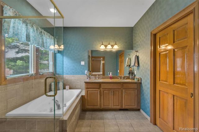 32404 Maria Court, Livonia, MI 48152