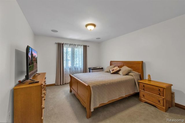 32404 Maria Court, Livonia, MI 48152
