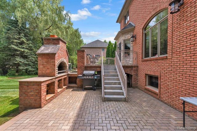 32404 Maria Court, Livonia, MI 48152