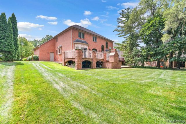 32404 Maria Court, Livonia, MI 48152