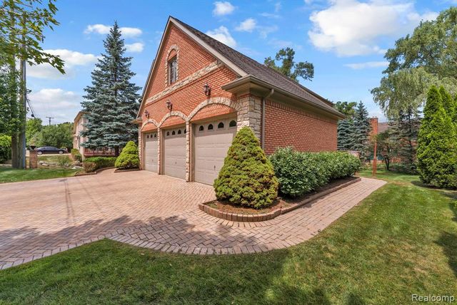 32404 Maria Court, Livonia, MI 48152