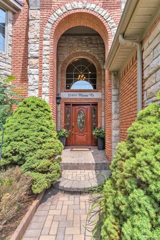 32404 Maria Court, Livonia, MI 48152