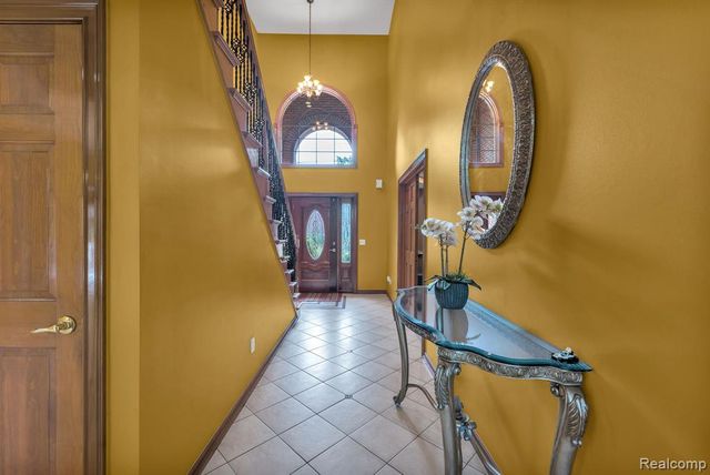 32404 Maria Court, Livonia, MI 48152