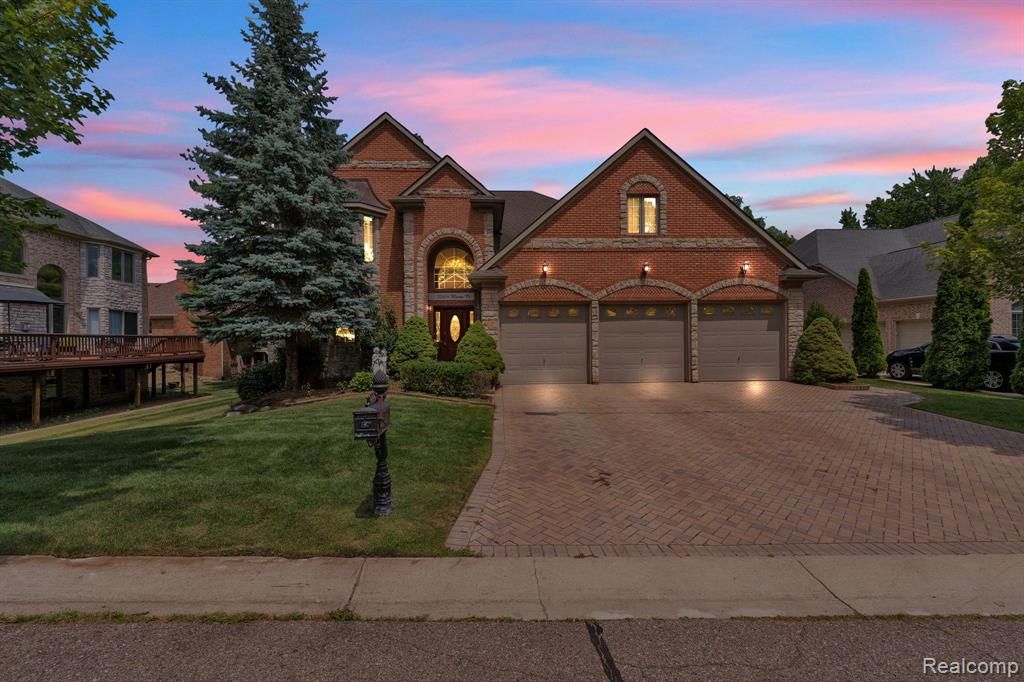 32404 Maria Court, Livonia, MI 48152