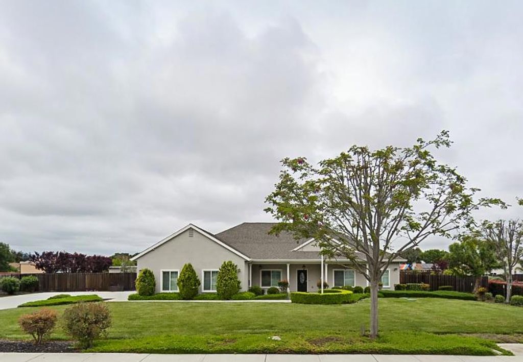 254 Rosebud Avenue, Hollister, CA 95023