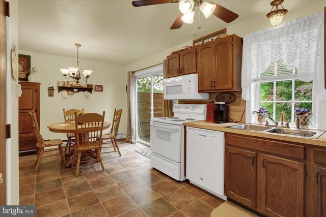 183 STONE HOUSE LN, Columbia, PA 17512