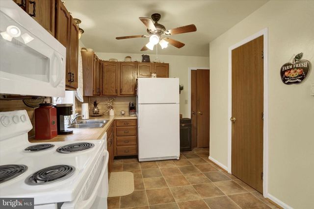 183 STONE HOUSE LN, Columbia, PA 17512