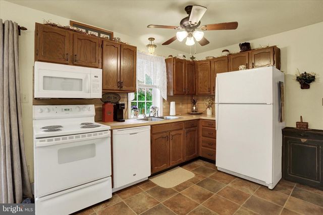 183 STONE HOUSE LN, Columbia, PA 17512
