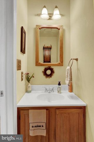 183 STONE HOUSE LN, Columbia, PA 17512