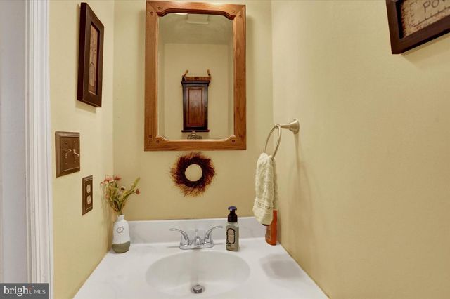 183 STONE HOUSE LN, Columbia, PA 17512