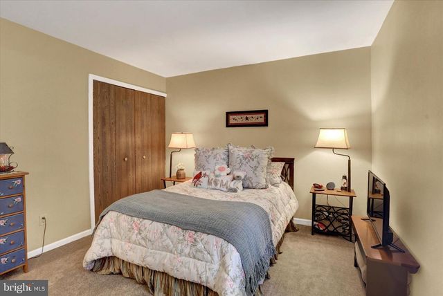 183 STONE HOUSE LN, Columbia, PA 17512