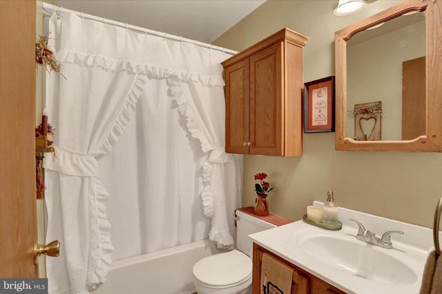 183 STONE HOUSE LN, Columbia, PA 17512