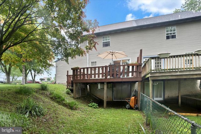 183 STONE HOUSE LN, Columbia, PA 17512